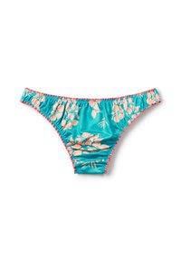 Modré bikini kalhotky s růžovým květinovým vzorem, s nařasenými stranami a volánkovými okraji, vyrobené z hladké látky, s bezešvým designem.