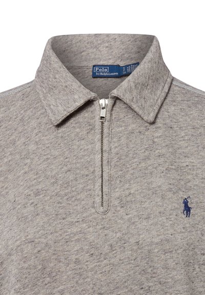 Heather szary pullover z ćwierć zamkiem, kołnierzem, srebrnym zamkiem błyskawicznym i małym granatowym logo Polo Ralph Lauren w kształcie konia na piersi.