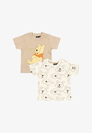 Due magliette per bambini piccoli: una beige con Winnie the Pooh e testo, una bianca con volti sorridenti di Winnie the Pooh ripetuti.