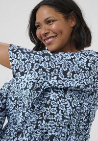 Kaffe Curve AMINA  - Robe de jour - black windsurfer flower print