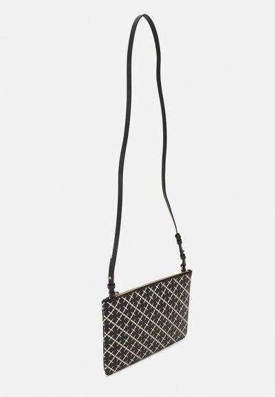 Borsa a tracolla con esterno in tessuto nero, caratterizzata da un motivo geometrico color crema, chiusura con zip dorata e una sottile tracolla regolabile.