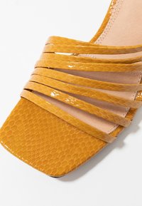Topshop Muiltjes met hak - dark yellow