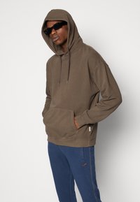 Redefined Rebel HARRY - Mikina s kapucňou - chocolate brown