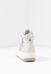 s.Oliver Sneaker high - white