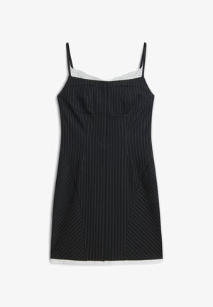 Zwart gestreepte jurk met een aansluitend ontwerp, kantafwerking bovenaan, verstelbare schouderbanden en een gladde textuur. Kenmerkt zich door zijdelingse paneel-details.