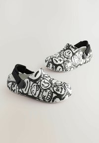 Next REGULAR FIT - Páskové sandály  - black white happy face