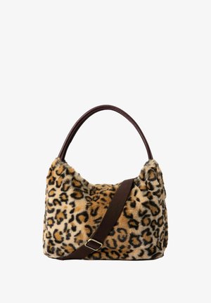 Handtasche aus Kunstfell mit Leopardendruck und einem braunen Ledertragegurt sowie einer weichen, strukturierten Oberfläche; hat eine runde Form für einfaches Tragen.