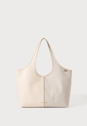 Sac cabas beige et gris clair avec design bicolore, confectionné en cuir texturé avec un motif logo "MK" répété sur un côté.