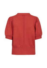 Rode gebreide cardigan met een geribbelde zoom en opgeblazen korte mouwen. Beschikt over een klassieke kraag en verticale naaddetails op de rug.