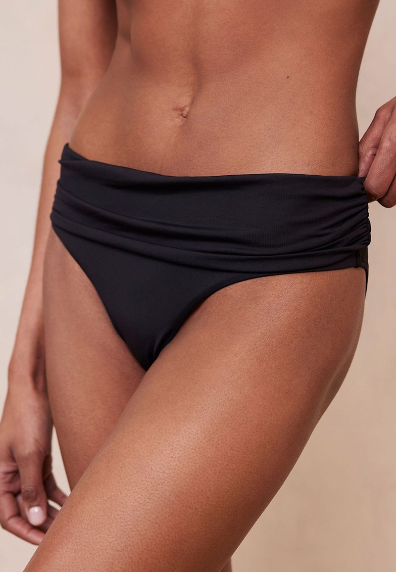 Mint Velvet MINT VELVET ROLL TOP BLACK BIKINI BRIEFS - Bikinio apatinė dalis - black
