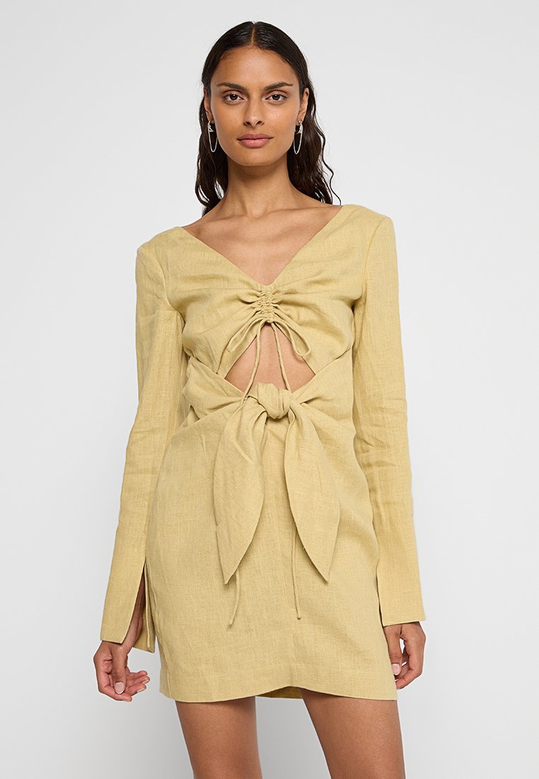 Nanushka Jurk beige