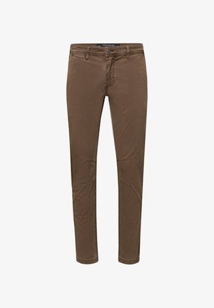 Męskie spodnie w kolorze brązowym o slim-fit, z paskami na pasek, guzikami z przodu i kieszeniami, wyłożone płasko na białym tle.