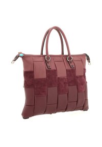 Borsa intrecciata in pelle e suede bordeaux con doppi manici e hardware in metallo, forma rettangolare e chiusura con zip sicura sulla parte superiore.