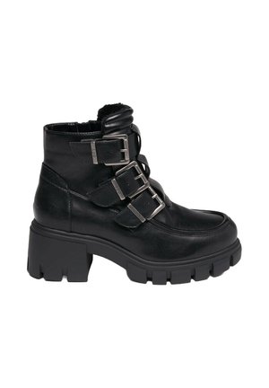 Bottines en cuir noir avec une semelle épaisse, dotées de trois accents de boucles en métal argenté et d'un dessus légèrement texturé.
