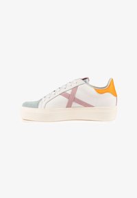 Unselected, off white
