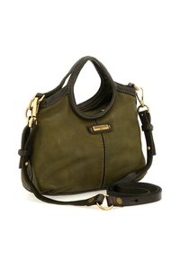Borsa a tracolla in pelle verde oliva con finiture nere, hardware dorato, manici superiori e tracolla regolabile e removibile su sfondo bianco.