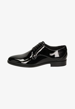 Schwarze Lackleder-Dressschuhe mit sleekem Design, spitz zulaufender Zehenpartie, standardmäßiger Schnürung und einer flachen, niedrigen Sohle.