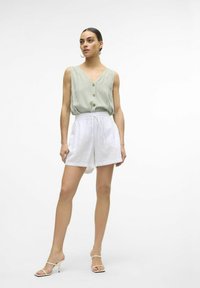 Vero Moda VMLINN NOOS - Šortai - snow white