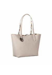 Bolso tote de color gris claro con superficie texturizada, asas de longitud dual y un forro interior de patrón colorido. Acento en tono plateado adjunto.