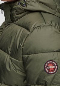 s.Oliver Chaqueta de invierno - khaki