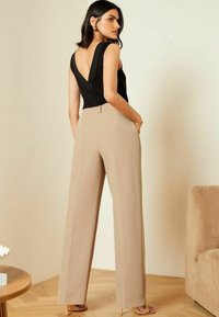 Love & Roses HIGH WAIST WIDE LEG TAILORED  - Kalhoty - camel