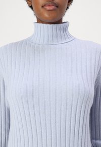 pure cashmere TURTLE NECK DRESS - Sarafanas - baby blue