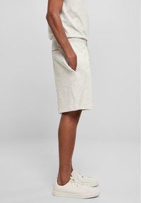 Urban Classics SCRIPT LOGO SWEAT SHORTS - Verryttelyhousut - lightgrey