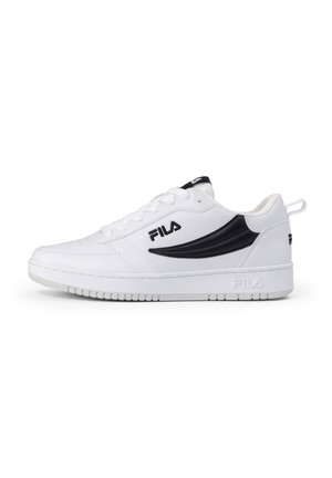 Sneaker bianco con tomaia in pelle testurizzata, striscia laterale nera, design con lacci e suola in gomma. Caratterizzato dal logo FILA sul lato e sul tallone.
