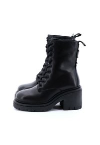 Stivaletti neri in pelle con tacco chunky, chiusura con lacci e zip sul retro. Superficie liscia con punta arrotondata e suola spessa con battistrada.