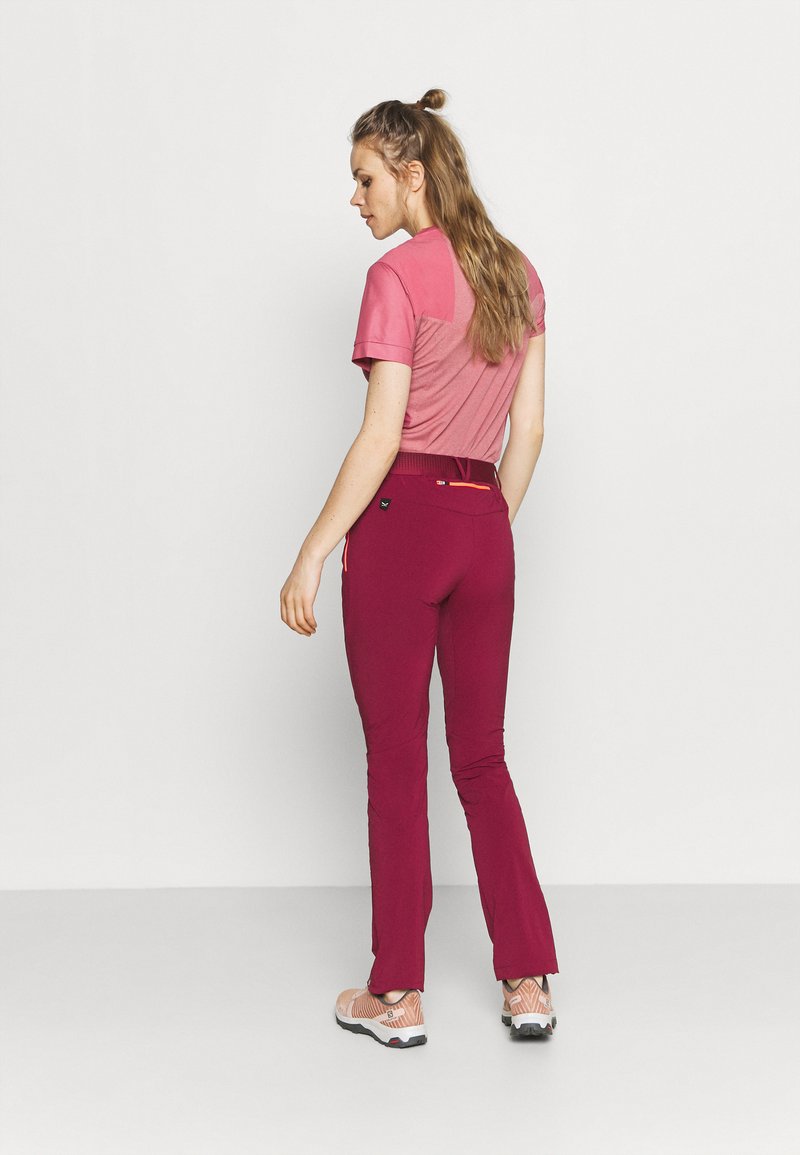 Damen Sportbekleidung | Salewa Stoffhose rhodo red/bordeaux - XZ26929 Damen Sportbekleidung | Salewa Stoffhose rhodo red/bordeaux - XZ26929