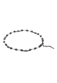 Parel- en matzwarte kra necklace met metallic accenten, afwisselende kleuren en een veilige sluiting met een klein label voor aanpassing.