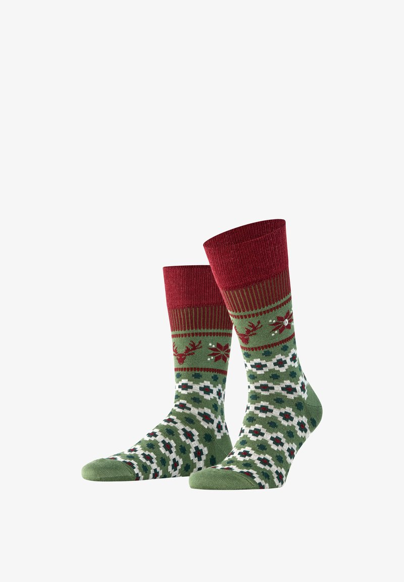 Grüne und rote Socken mit einem gemusterten Design, das Rentiere und Blumen zeigt, mit geripptem Bündchen, weichem Material und kontrastierenden Farben.