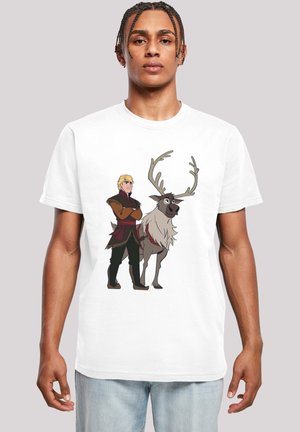 Hvit t-skjorte med en tegneseriefigur med blond hår og et reinsdyr, som viser distinkte trekk og detaljer på begge figurene.