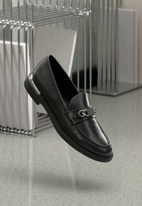 RADISSON LOAFER - Jalga libistatavad jalanõud - black