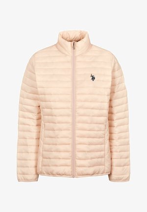 Rosa vadderad jacka med hög krage, horisontell sömnad, dragkedja fram, sidofickor och en liten broderad logotyp på bröstet.