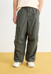 Obey Clothing DEVON GIANT PANT - Armijas stila bikses - chimera