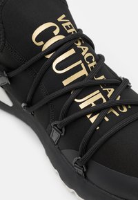 Versace Jeans Couture FONDO DYNAMIC  - Sportbačiai - black/gold