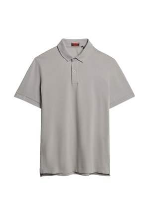 Grijze poloshirt van soepel materiaal, met een klassieke kraag, korte mouwen en een knoopsluiting. Subtiele branding op de mouw.
