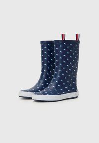 Bottes de pluie en caoutchouc marine avec un petit motif coloré, semelles blanches et languettes avec des accents rouges, blancs et bleus.