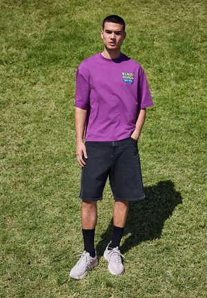 Next, BOXY FIT - GRAPHIC PRINT HEAVY WEIGHT T-SHIRT  . - T-shirt print - purple venice beach