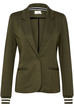 Blazer verde oliva con un design strutturato, chiusura a un bottone, due tasche frontali e dettagli a righe sui polsini.