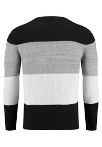 Gestrickter Pullover mit langen Ärmeln, der horizontale Streifen in Schwarz, Grau und Weiß aufweist. Strukturiertes Material, Rundhalsausschnitt und gerippte Bündchen.