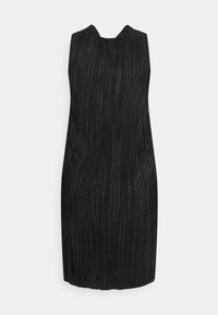 Vestido preto sem mangas com um decote arredondado, apresentando pregas verticais e uma textura suave, terminando acima do joelho.