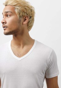SNOCKS 2 Pack V-Neck - Hemd - weiß
