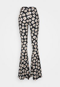 Schwarze, ausgestellte Hose mit floralem Muster und weißen sowie orangefarbenen Blumen. Aus weichem Stoff gefertigt, mit einem taillierten Bund und ausgestellten Säumen.