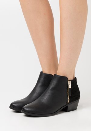 VEGAN MITRARIA - Ankle boot - black