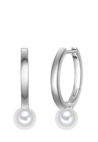 Pendientes de aro de plata con una textura suave y un acento de perla en la base. Diseño geométrico sencillo con un acabado pulido.