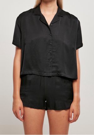 Schwarzes Seidenhemd mit kurzen Ärmeln und Knopfleiste, kombiniert mit passenden Shorts. Glatte Textur, lockere Passform und verkürztes Design. Schlichte, monochrome Farbe.