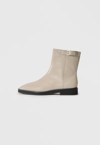 Klasične gležnjače - chateau