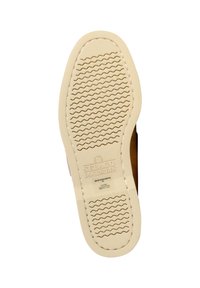 Braune Bootsschuhe mit einer strukturierten, tanfarbigen Gummisohle. Besitzen ein wellenförmiges Muster für besseren Halt und ein geprägtes Logo mit der Aufschrift "Sebago Dockside."